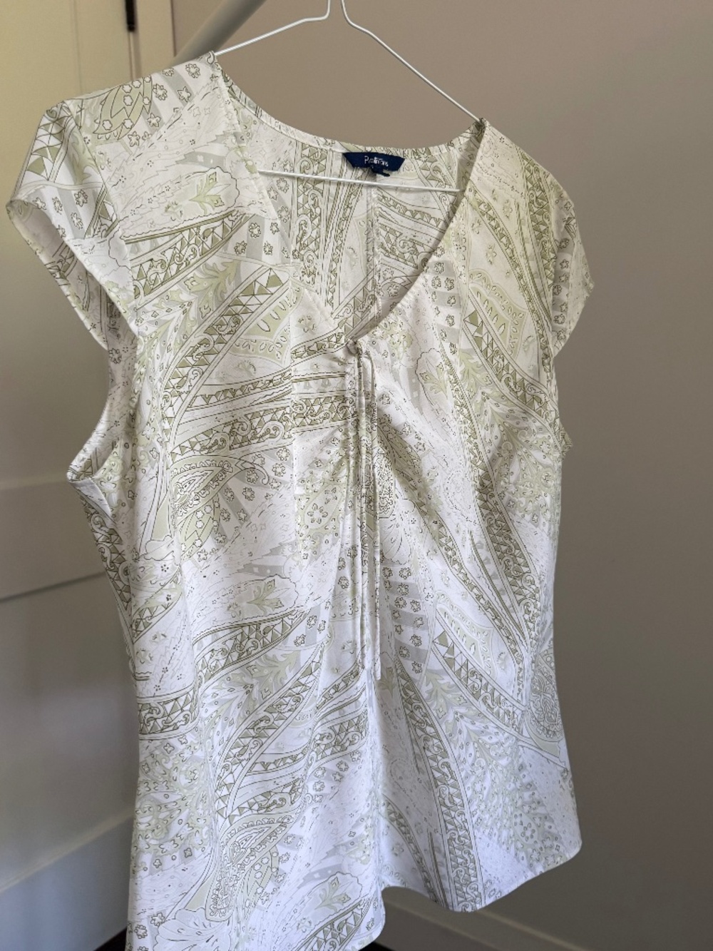 y2k Reitmans paisley abstract v-neck capsleeve blouse